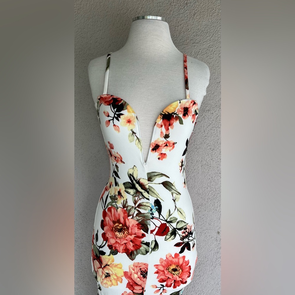 Women’s White Floral Deep-V Neck Dress